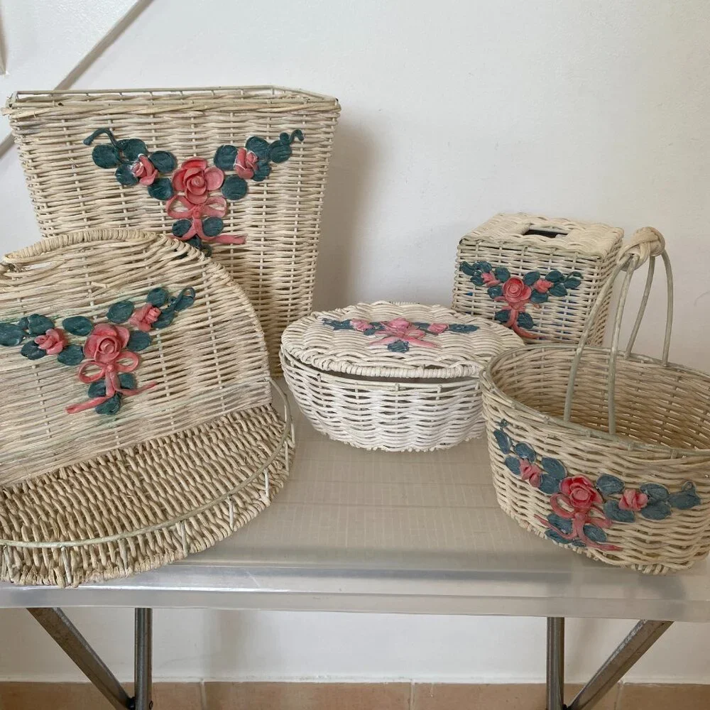 Bathroom Wicker Tissue Holder & 3-D Rose Design